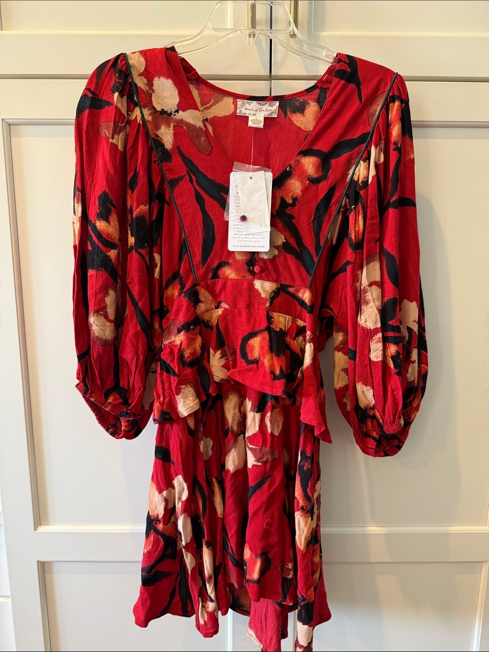 Band of the Free Red Floral Dress with V-Neck and Puff Sleeves small